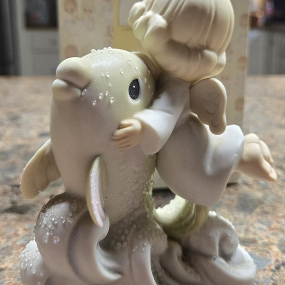 Fountain of Angel's Precious Moments Collectible Figurine - Picture 2 of 10